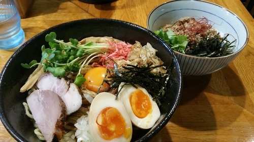 「まぜそば(750)味玉(100)チャーシューご飯(250)」@麺屋 鶏口の写真