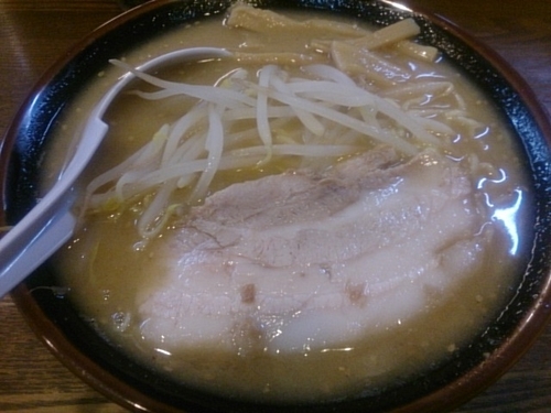 「いつもの豚骨味噌いつものお値段 細麺」@らあめん 寸八 総本店の写真