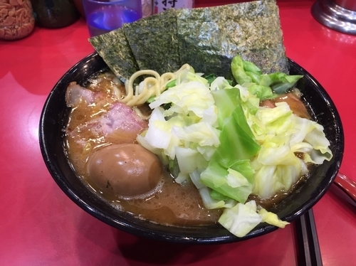 「チャーシュー麺 中盛り 玉子 キャベツ」@家系総本山 ラーメン吉村家の写真
