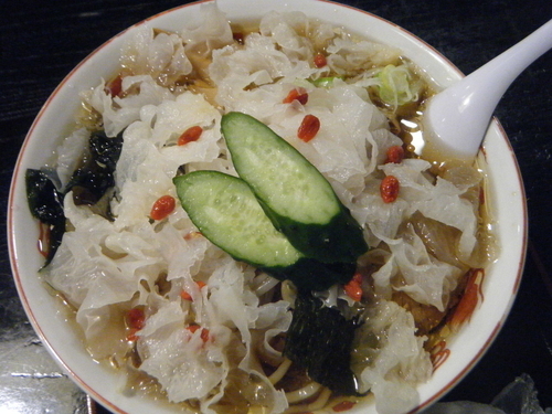 「薬膳冷やしラーメン900円+税」@栄屋本店の写真