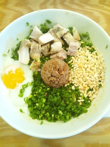 「汁なし担々麺（温玉付き）」@どとんこつ 中村商店の写真