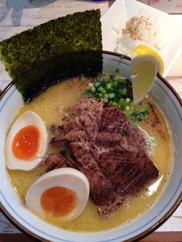「【気まぐれ限定】特製鶏白湯 1050円」@中華そば 四つ葉の写真