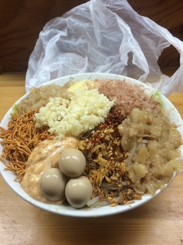 「まぜそばヤサイマシ全マシチーズアブラダブル」@ハイマウントの写真