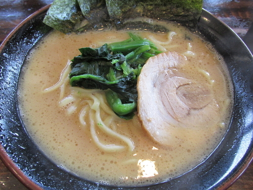 「醤油ラーメン　「700円」」@よしなり家 三郷店の写真