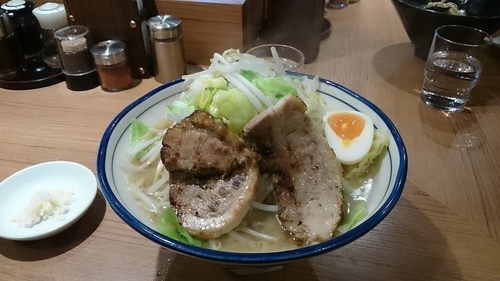 「醤油とんこつ大盛(ヤサイアブラ)￥８９０」@らーめん勇の写真