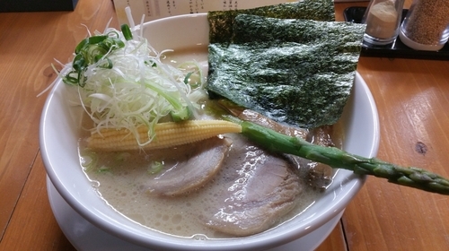 「特製豚白湯ラーメン(880円)＋味付替え玉(150円)」@ろく月の写真