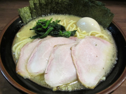 「チャーシューメン￥９３０味玉￥１００海苔￥１００」@大岡家の写真