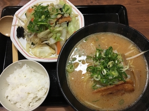 「味噌らーめん野菜たっぷり定食」@北海道らぁめん伝丸 6号ひたちなか田彦店の写真
