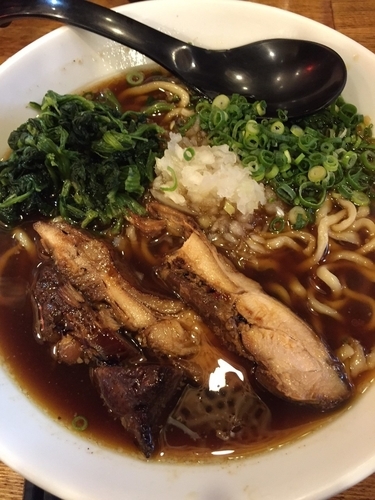 「熟成鶏醤油ラーメン（大盛り）」@まる鶏の写真