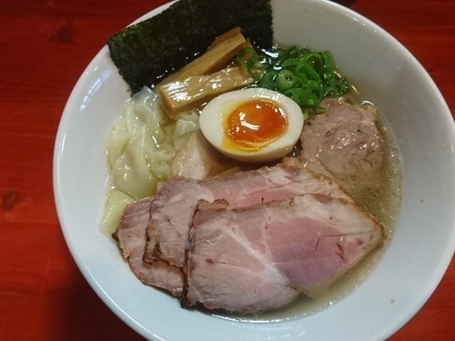 「自家製わんたん麺 肉増し」@讃岐ラーメン はまんど横須賀の写真
