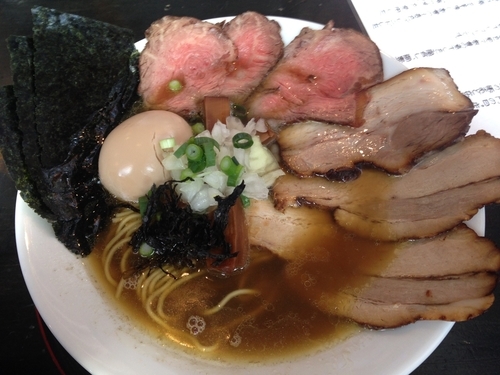 「煮干しらーめん（特ゆいが）＋ニボチャーめし」@ゆいが 総本店の写真