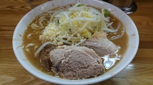 「小ラーメン、野菜少なめ、ニンニク」@ラーメン二郎 赤羽店の写真