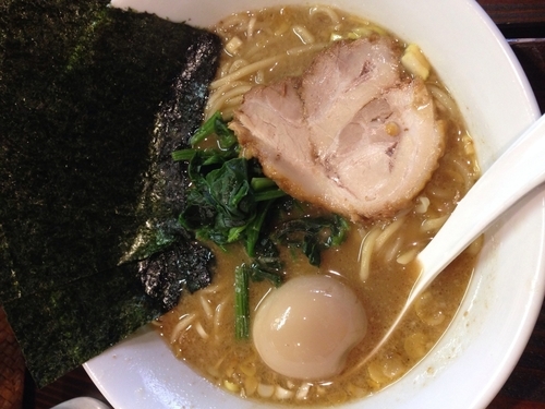 「とんこつ醤油ラーメン＋味玉＋ライス」@pumehana RA-MEN + CAFE BARの写真