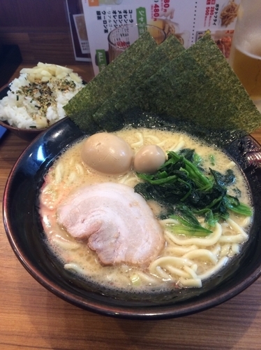 「味玉らーめん 醤油 780円」@横浜家系ラーメン 壱角家 谷塚店の写真