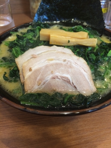 「ほうれん草ラーメン」@横浜家系ラーメン まくり家 川崎店の写真