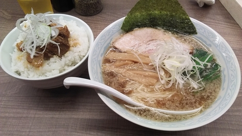 「煮干し中華そば(700円)+肉味噌ご飯大(サービス)」@東大和ラーメン大冬樹Season2の写真
