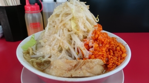 「ラーメン￥730(ヤサイ・アブラ・辛玉)」@鷹の目 獨協大学前本店の写真