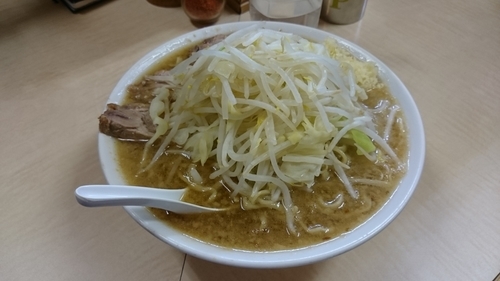 「大ラーメン 野菜少なめ、ニンニク」@ラーメン二郎 京成大久保店の写真