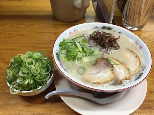 「チャーシューメン + ネギ増量」@博多ラーメン 山桜の写真