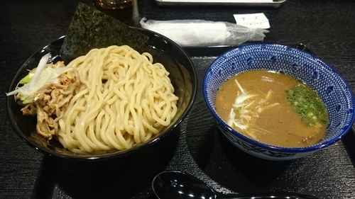 「濃厚魚介つけ麺、中盛、豚ガツ、カレ変ライス、チーズ」@麺屋 中川會 錦糸町店の写真