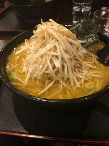 「ラーメン小＋玉ねぎトッピング（野菜増し）」@らーめん大 大森店の写真