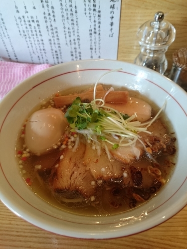 「地球の塩そば（チャーシュー、煮卵）」@地球の中華そばの写真