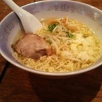 塩ラーメン大盛 810円