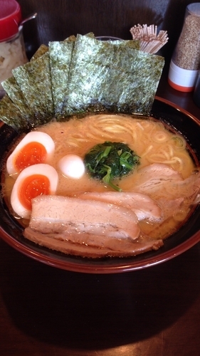 「醤油豚骨やまふじらーめん¥900」@横浜家系ラーメン やまふじ家の写真