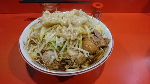 「豚入りラーメン、ニンニク、あぶら、からめ」@ラーメン二郎 仙川店の写真