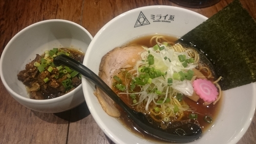 「TOKYO醤油ラーメン＋本日のおつまみ(牛すじ)」@noodle kitchen ミライゑの写真