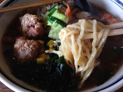 「みそ唐揚らーめん　￥１０００」@手打ちらーめん 尾州の写真