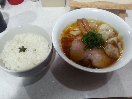 「醤油わんたんラーメン＋ロックンロールご飯」@ラーメン星印の写真