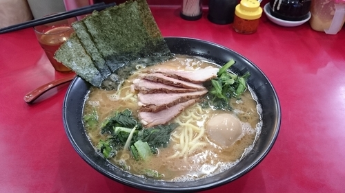 「チャーシュー麺、中盛、味付玉子、青菜」@杉田家 千葉祐光店の写真