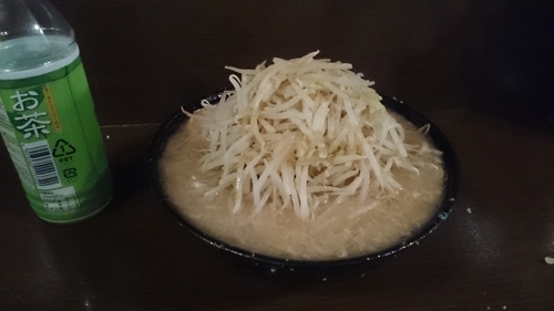 「大・カタメ(ヤサイカラメ)￥８３０」@ラーメン二郎 JR西口蒲田店の写真