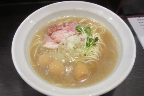 「煮干しそば＋味玉うずら＋黒酢和え玉」@灰汁中華 丿貫 福富町本店の写真