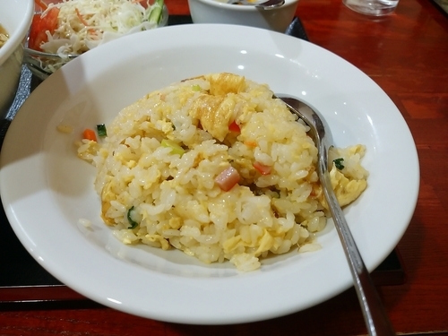 「Ａランチ(醤油ラーメンと半チャーハンのセット)780円」@中国本場的料理 華龍飯店 高崎モントレー店の写真