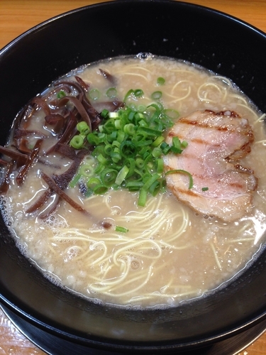 「豚骨らーめん＋替え玉」@煮干し豚骨らーめん専門店 六郷の写真