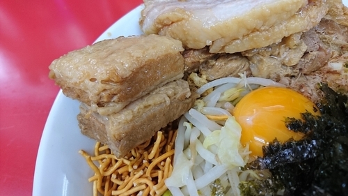 「汁なし(限定トッピング「角煮」)」@ラーメン一心の写真