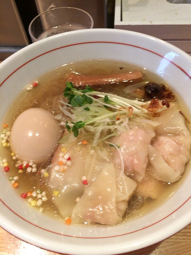 「地球の塩そば＋味玉＋ワンタン」@地球の中華そばの写真