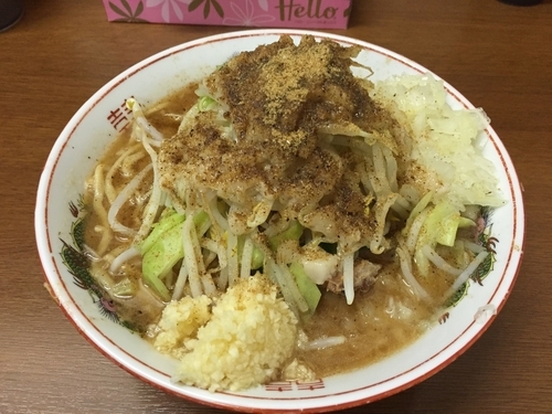 「ミニらーめん（ニンニク、アブラ、魚粉、タマネギ）680円」@らーめん おうか 松戸松飛台店の写真