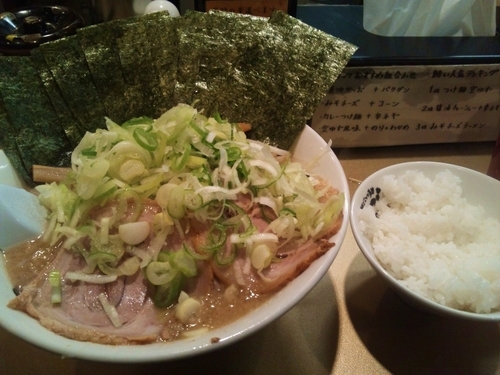 「しょうゆラーメン+のり+半ライス」@超ごってり麺 ごっつ 新小岩店の写真