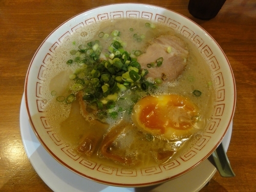 「だるま（博多麺）」@だるま大使 本店の写真