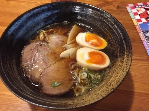 「中華そば(並)750円　半熟味付け玉子100円」@宮川伊吹の写真