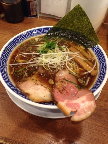 「中華そば」@背脂煮干 丸め 新所沢店の写真