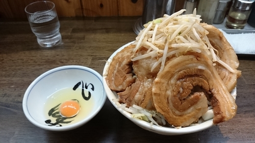 「雷豚そば、大、野菜まし、ニンニク、生玉子」@雷 北松戸本店の写真