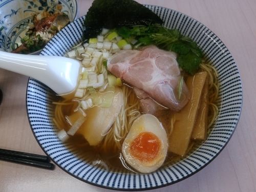 「煮干しそば白醤油大盛り」@中華そば よしかわの写真