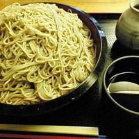 恵み蕎麦　特盛り（６５０グラム）　８００円