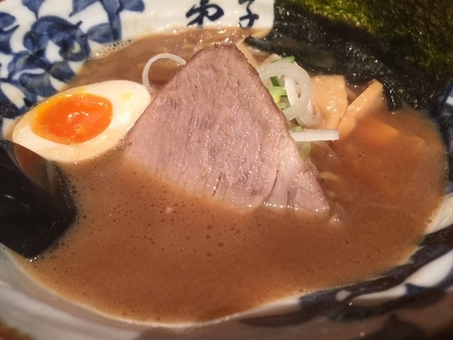 「魚介しぼり醤油」@弟子屈ラーメン 新千歳空港店の写真