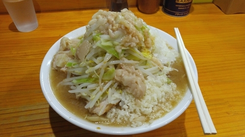 「大ラーメン麺増500g 豚増 玉ねぎ アブラニンニク増増」@ラーメン角次の写真