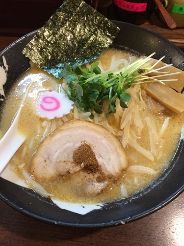 「魚出汁白味噌らーめん」@北海豚骨麺屋 銀鈴の写真